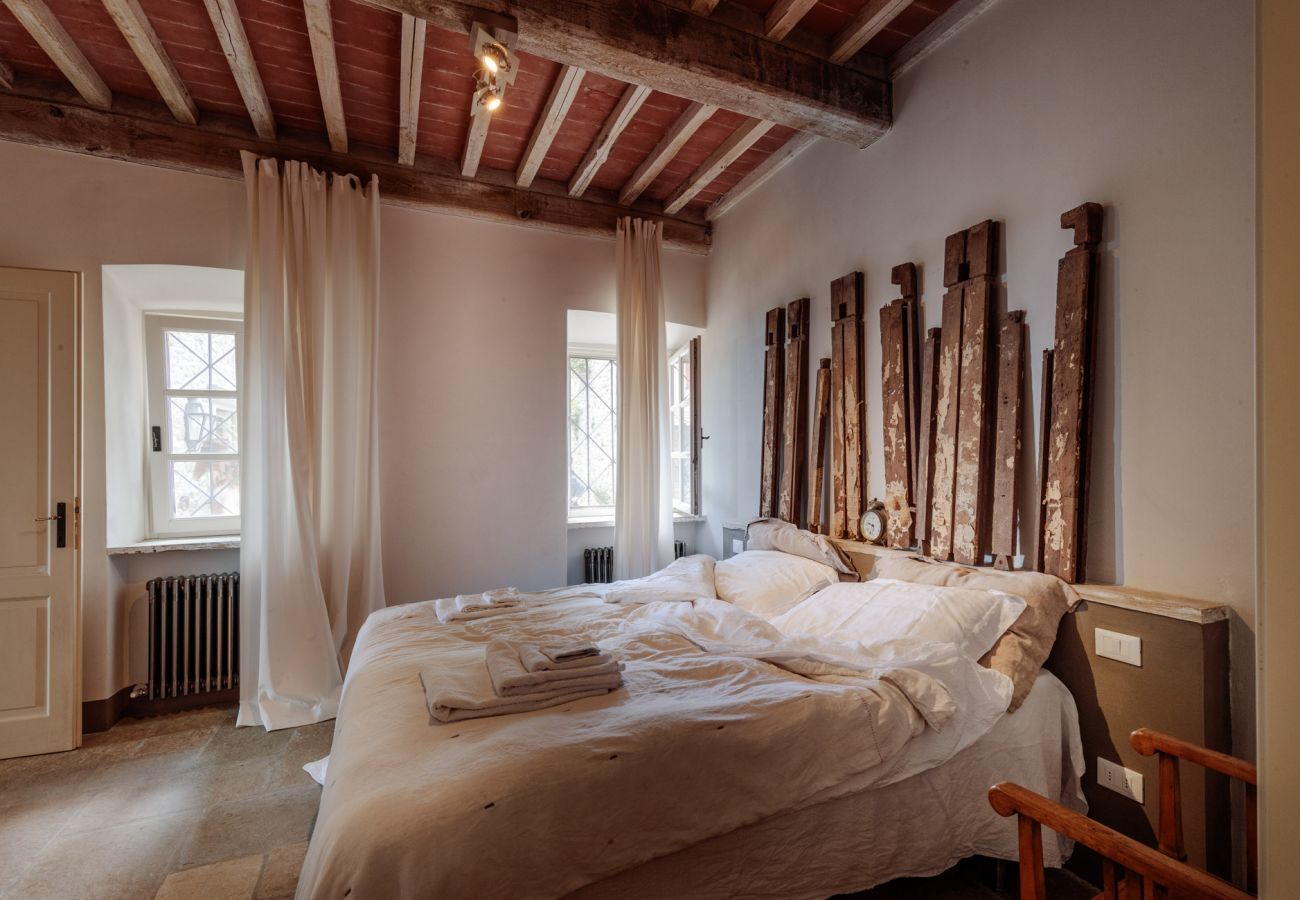 Villa a Pescaglia - PALAZZO GIUSTI: Understated Luxury with a Welcoming Ambience on the Hills of Lucca