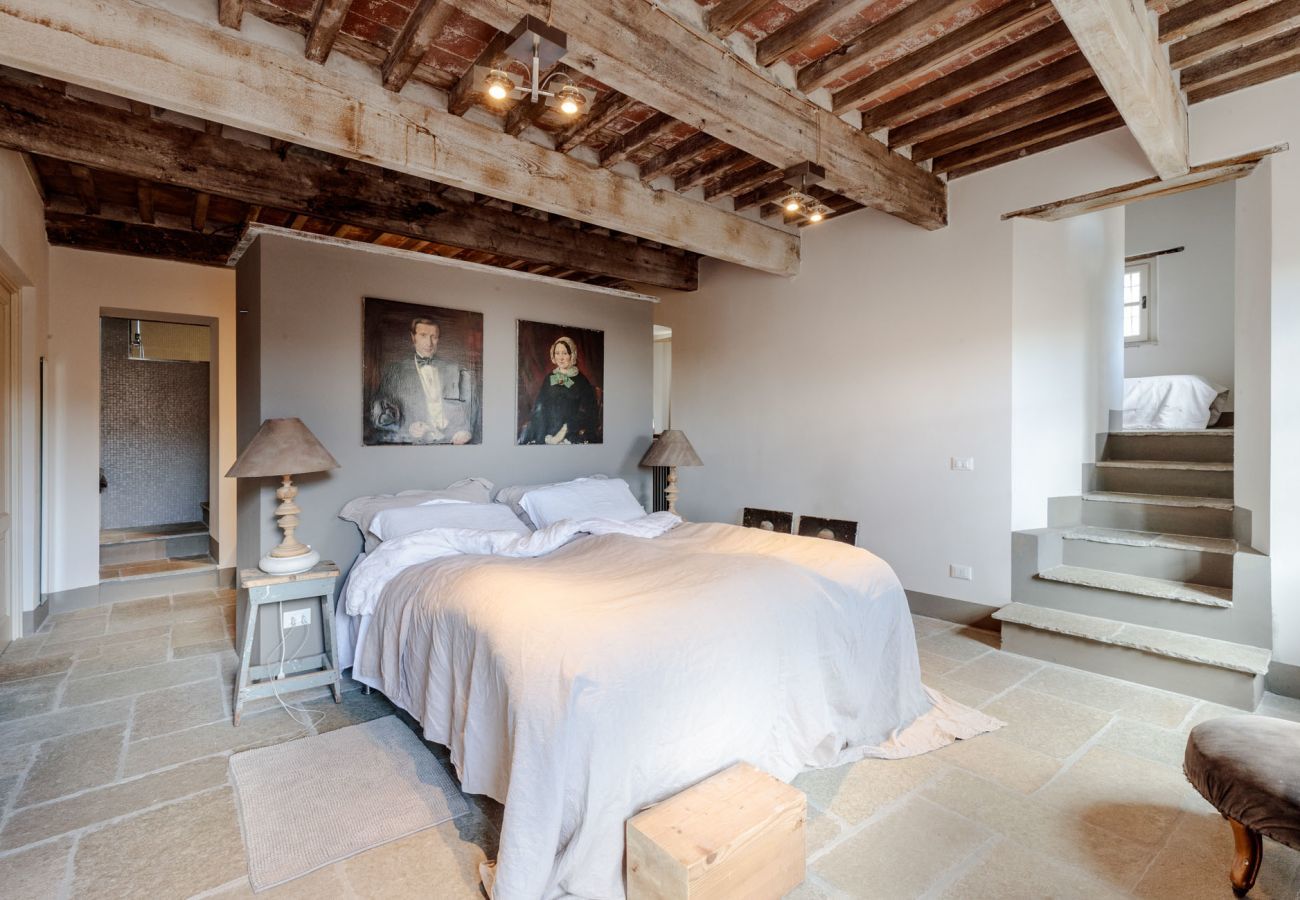 Villa a Pescaglia - PALAZZO GIUSTI: Understated Luxury with a Welcoming Ambience on the Hills of Lucca