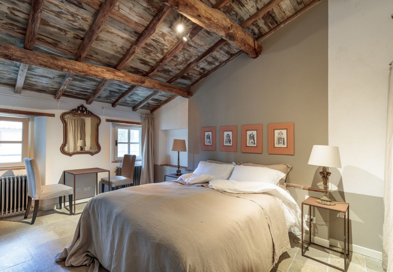 Villa a Pescaglia - PALAZZO GIUSTI: Understated Luxury with a Welcoming Ambience on the Hills of Lucca