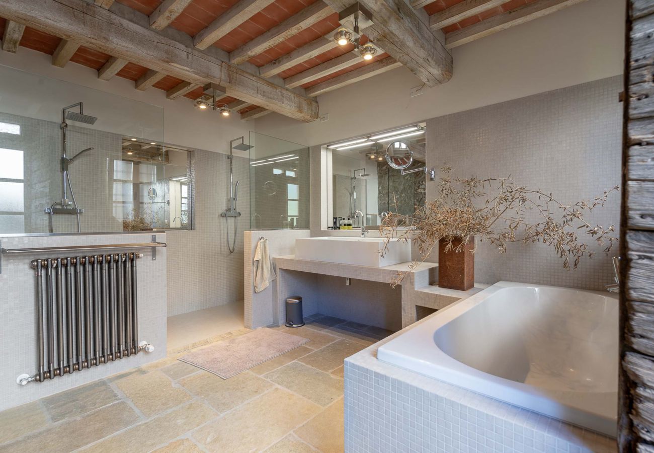 Villa a Pescaglia - PALAZZO GIUSTI: Understated Luxury with a Welcoming Ambience on the Hills of Lucca