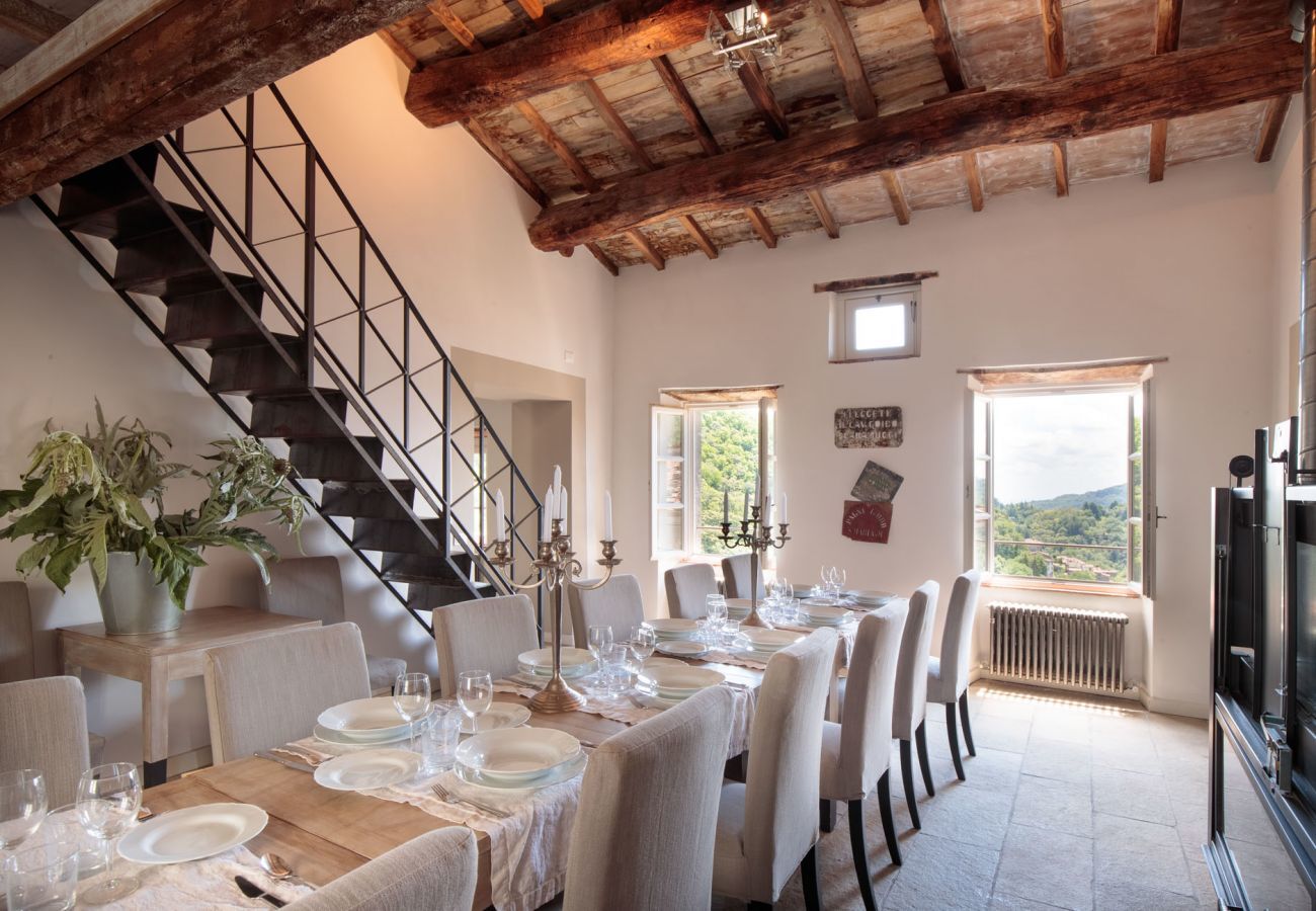 Villa a Pescaglia - PALAZZO GIUSTI: Understated Luxury with a Welcoming Ambience on the Hills of Lucca