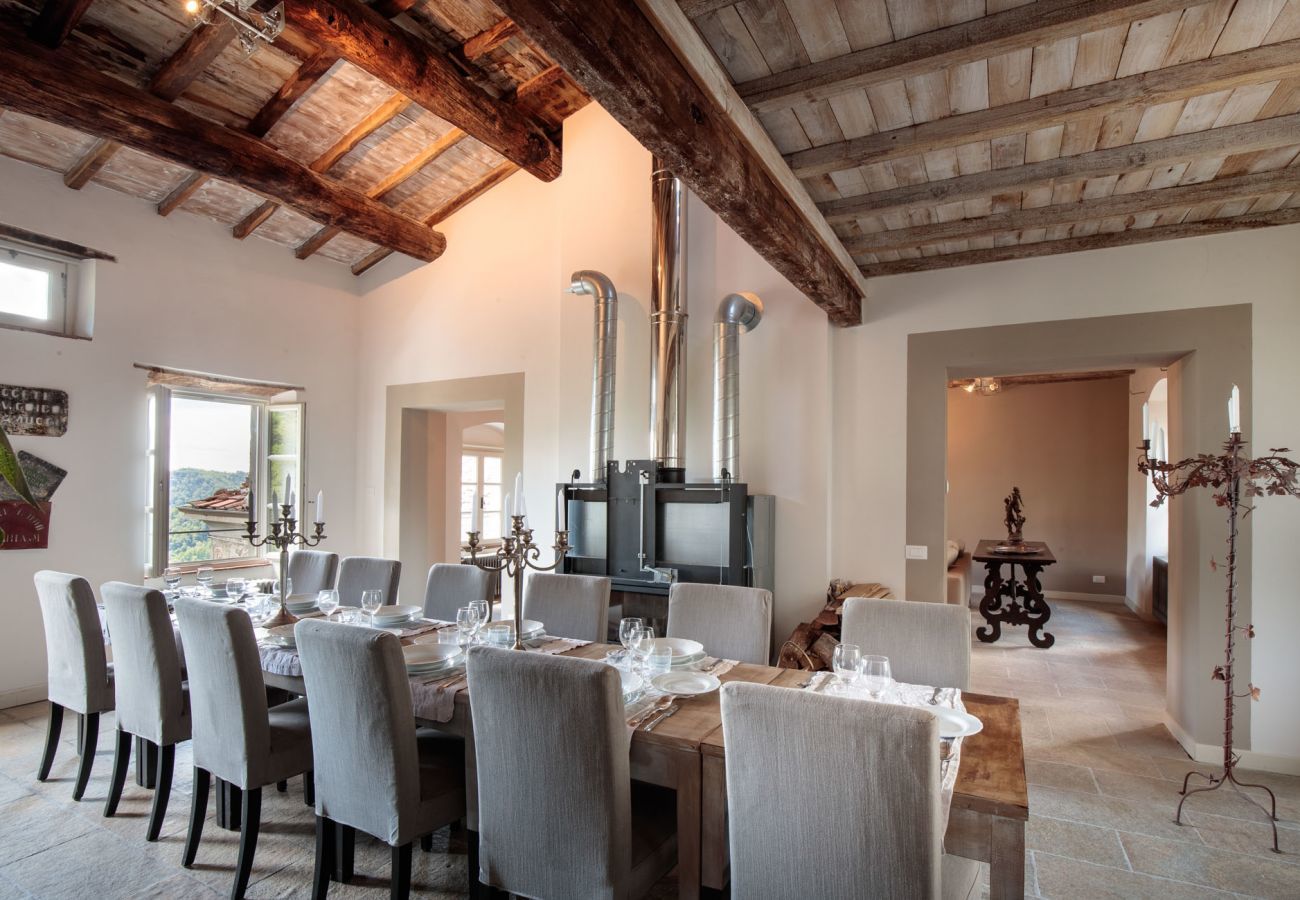 Villa a Pescaglia - PALAZZO GIUSTI: Understated Luxury with a Welcoming Ambience on the Hills of Lucca