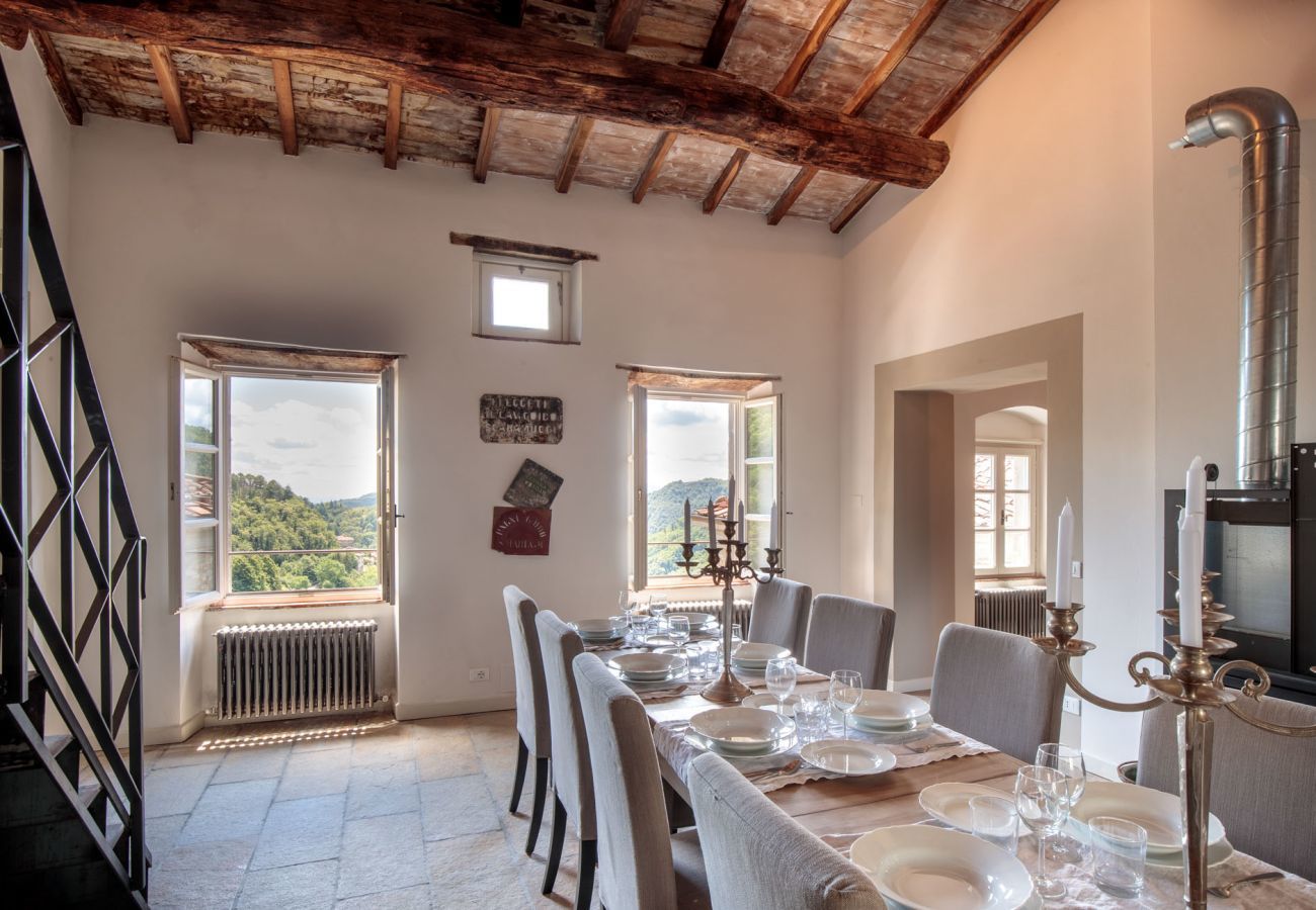 Villa a Pescaglia - PALAZZO GIUSTI: Understated Luxury with a Welcoming Ambience on the Hills of Lucca