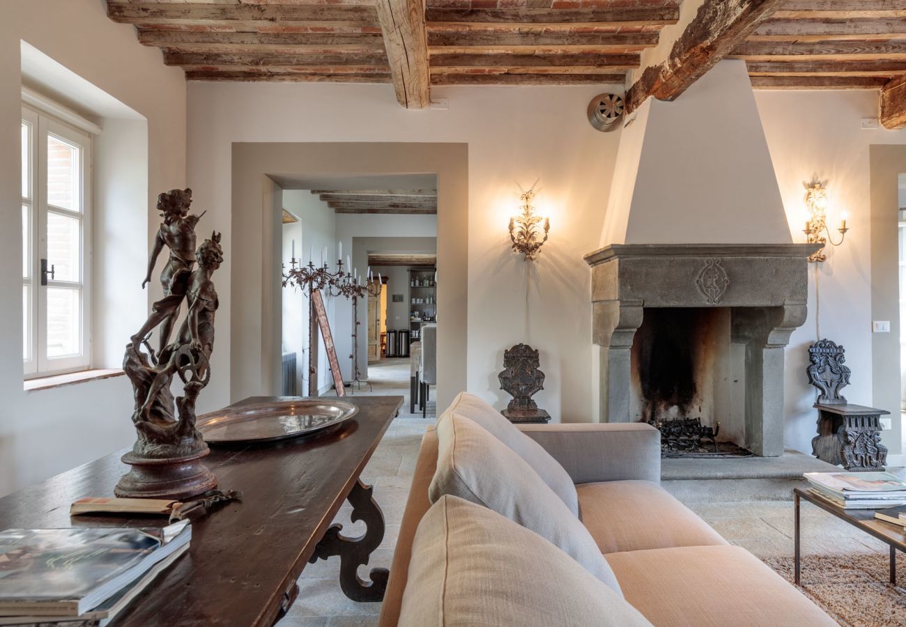 Villa a Pescaglia - PALAZZO GIUSTI: Understated Luxury with a Welcoming Ambience on the Hills of Lucca