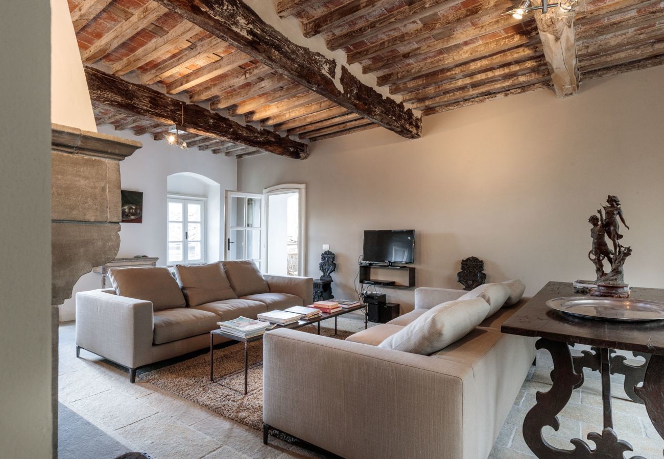 Villa a Pescaglia - PALAZZO GIUSTI: Understated Luxury with a Welcoming Ambience on the Hills of Lucca