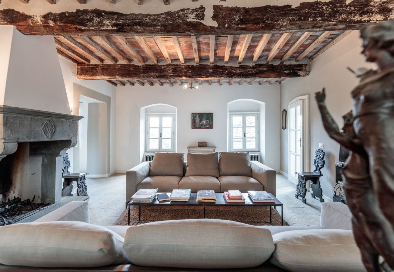 Villa a Pescaglia - PALAZZO GIUSTI: Understated Luxury with a Welcoming Ambience on the Hills of Lucca