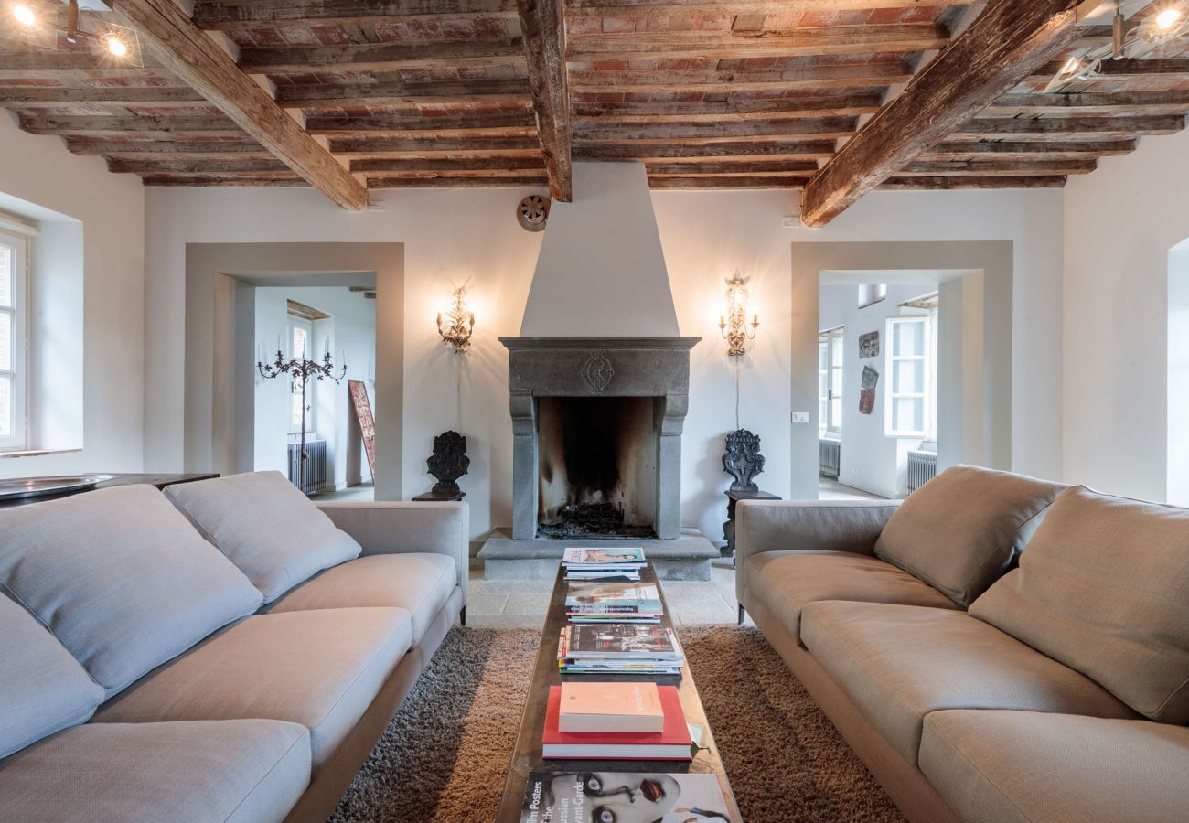 Villa a Pescaglia - PALAZZO GIUSTI: Understated Luxury with a Welcoming Ambience on the Hills of Lucca