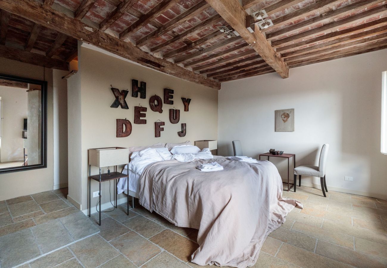 Villa a Pescaglia - PALAZZO GIUSTI: Understated Luxury with a Welcoming Ambience on the Hills of Lucca