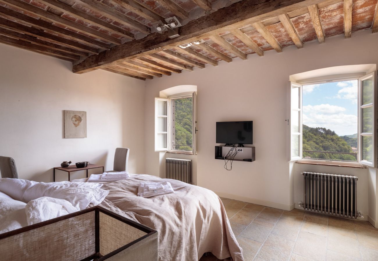 Villa a Pescaglia - PALAZZO GIUSTI: Understated Luxury with a Welcoming Ambience on the Hills of Lucca