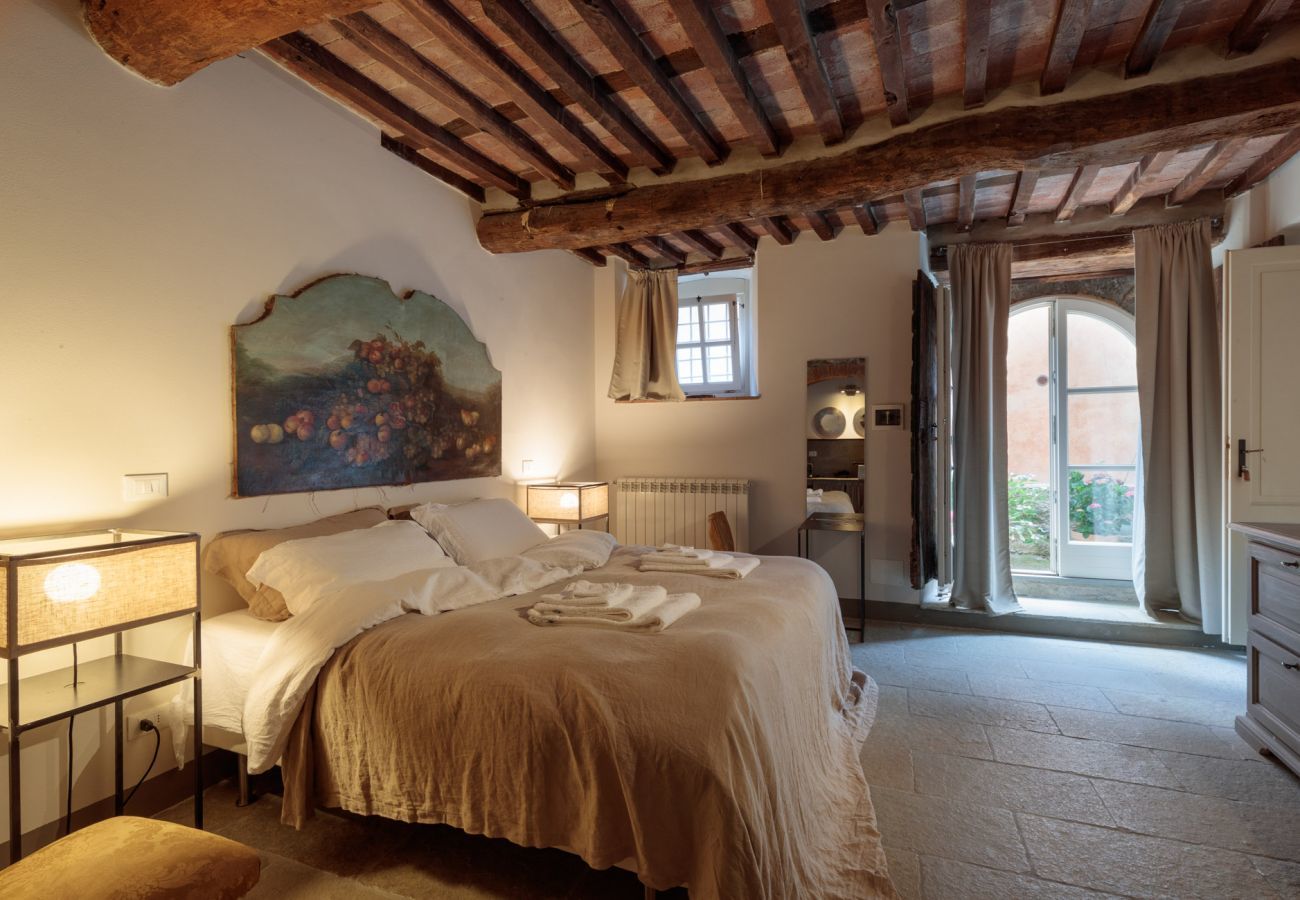 Villa a Pescaglia - PALAZZO GIUSTI: Understated Luxury with a Welcoming Ambience on the Hills of Lucca