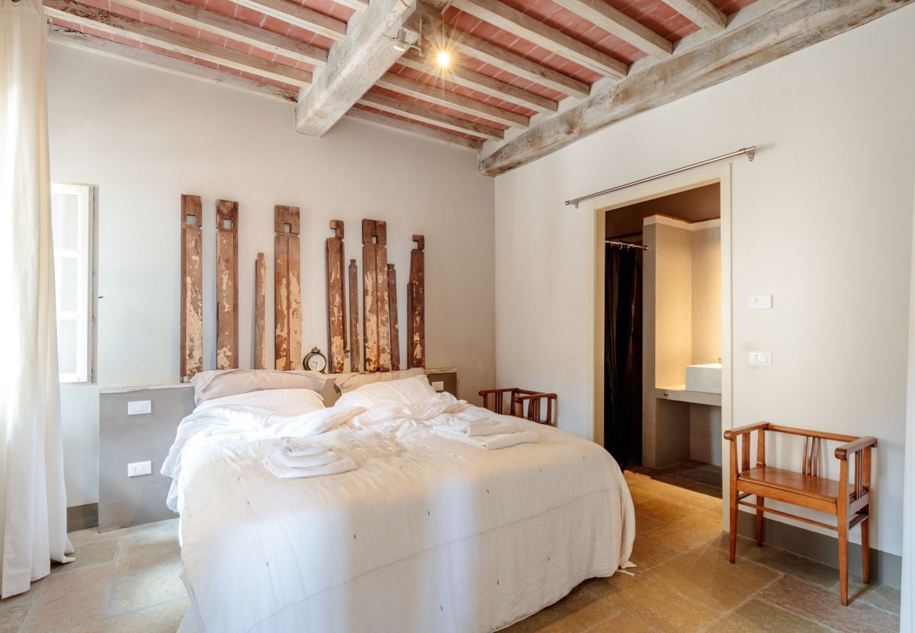 Villa a Pescaglia - PALAZZO GIUSTI: Understated Luxury with a Welcoming Ambience on the Hills of Lucca