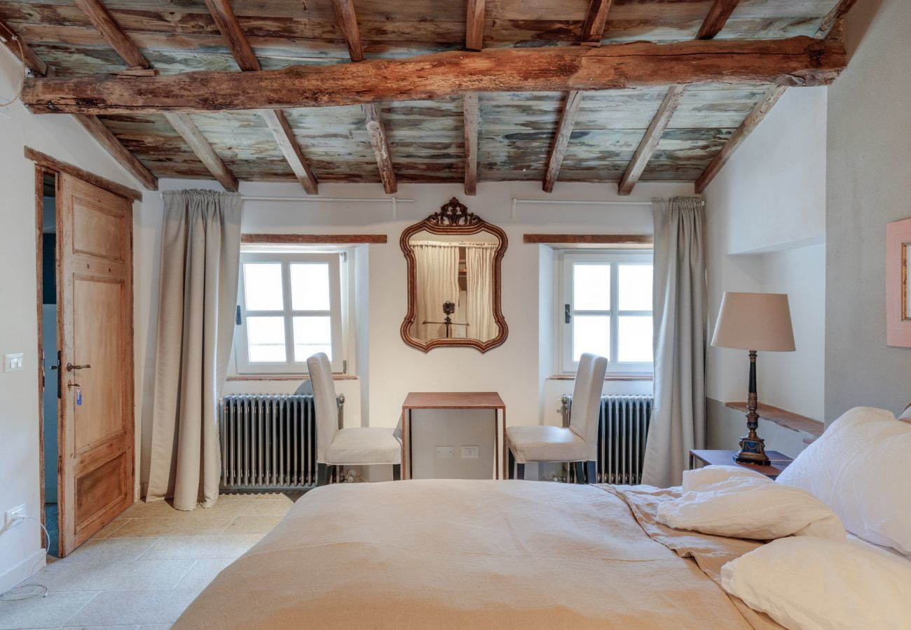 Villa a Pescaglia - PALAZZO GIUSTI: Understated Luxury with a Welcoming Ambience on the Hills of Lucca