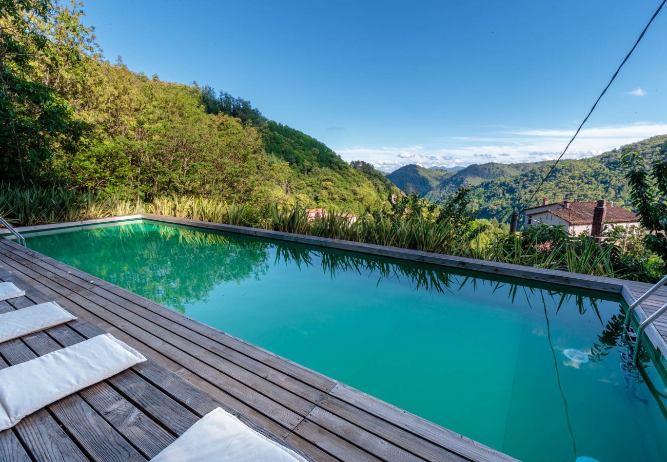 Villa a Pescaglia - PALAZZO GIUSTI: Understated Luxury with a Welcoming Ambience on the Hills of Lucca