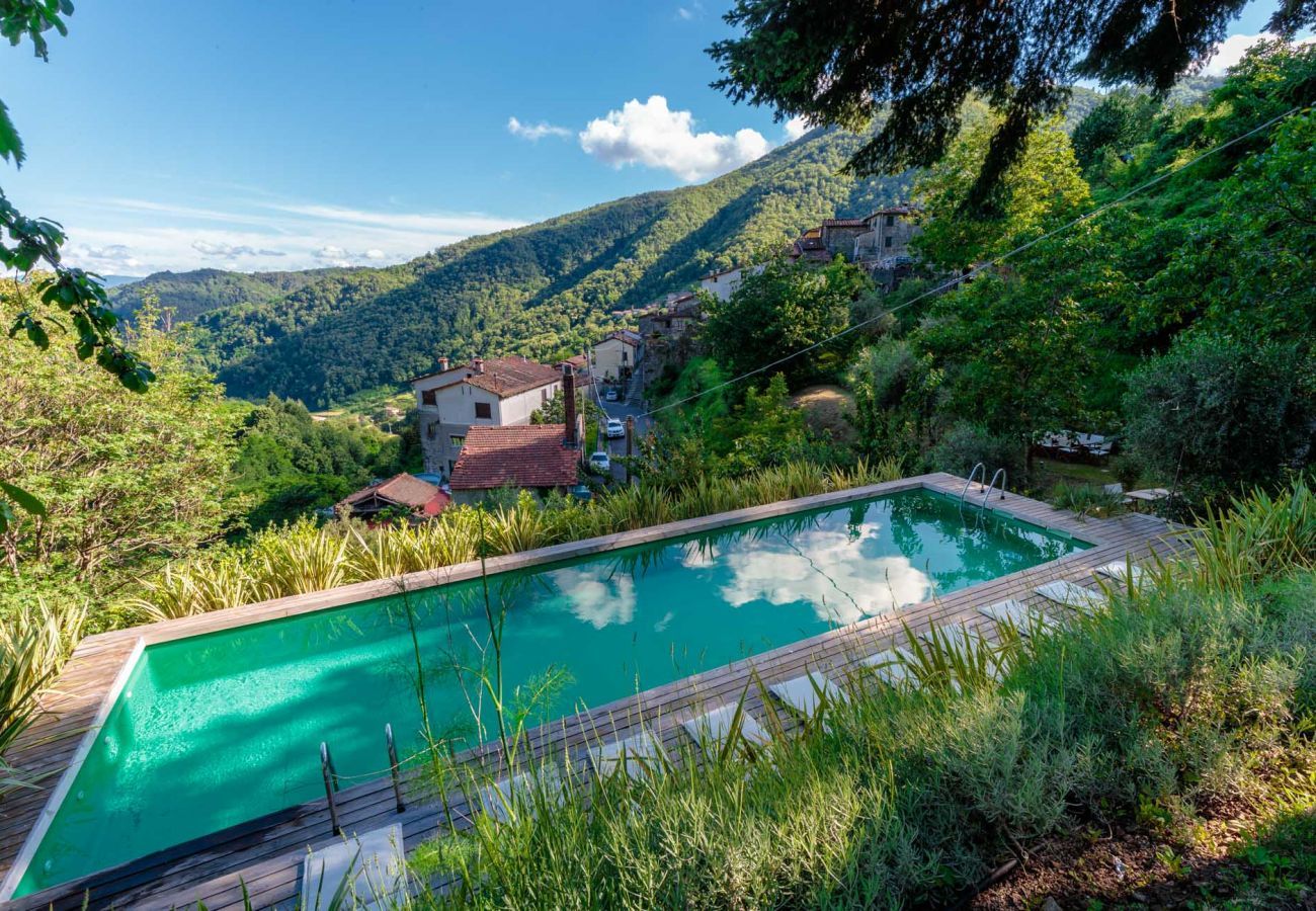 Villa a Pescaglia - PALAZZO GIUSTI: Understated Luxury with a Welcoming Ambience on the Hills of Lucca