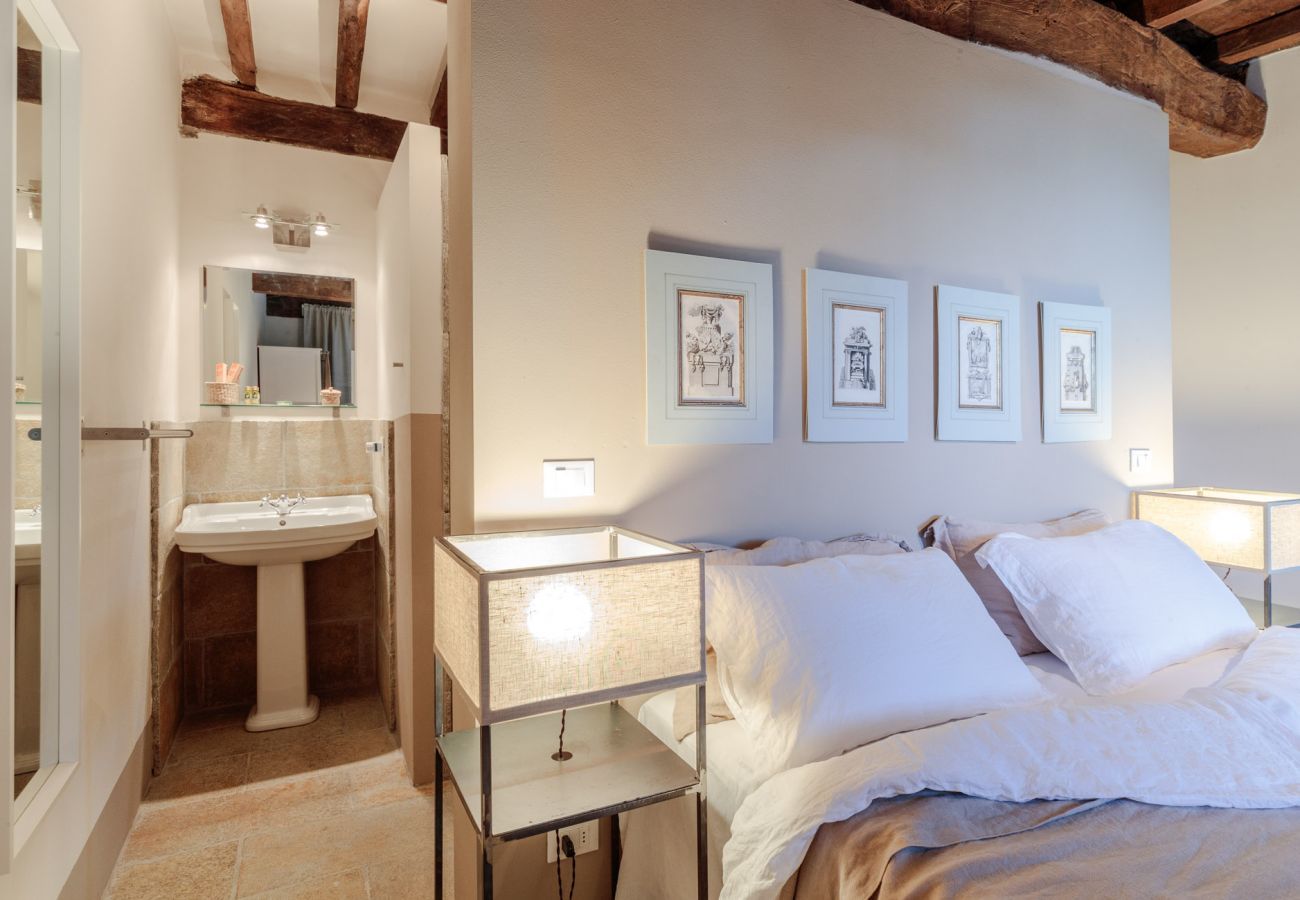 Villa a Pescaglia - PALAZZO GIUSTI: Understated Luxury with a Welcoming Ambience on the Hills of Lucca