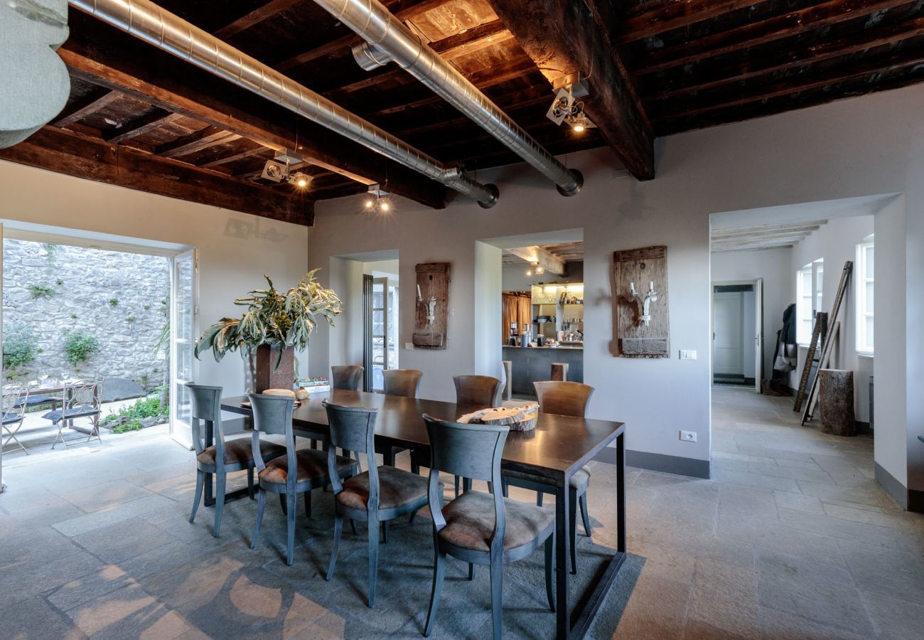 Villa a Pescaglia - PALAZZO GIUSTI: Understated Luxury with a Welcoming Ambience on the Hills of Lucca