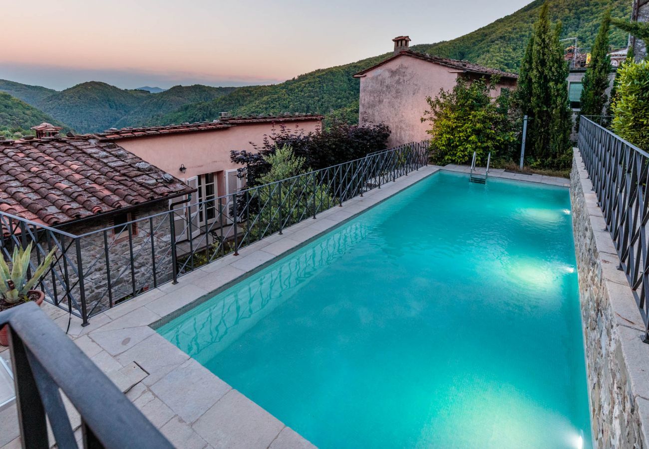 Villa a Pescaglia - PALAZZO GIUSTI: Understated Luxury with a Welcoming Ambience on the Hills of Lucca