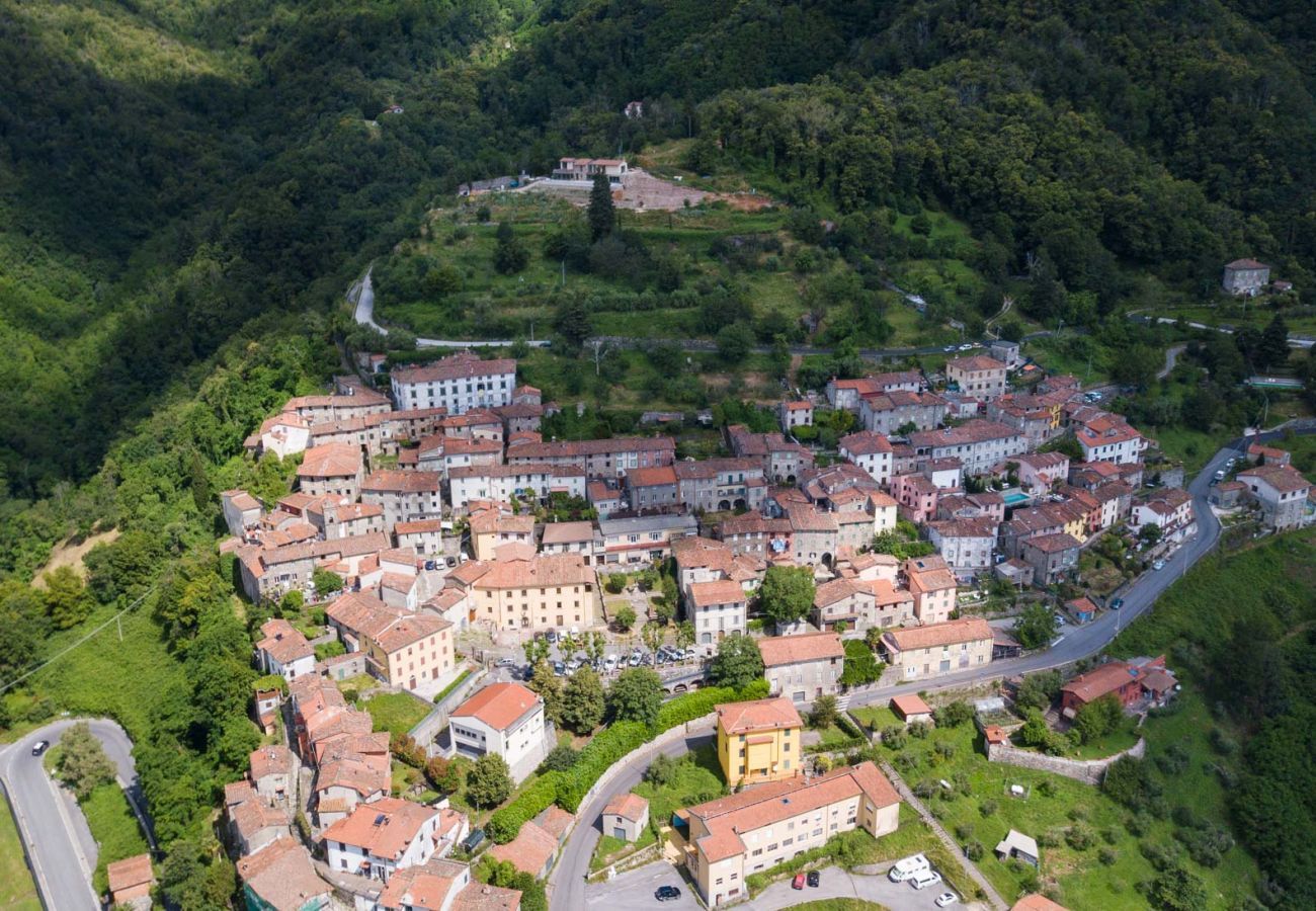 Villa a Pescaglia - PALAZZO GIUSTI: Understated Luxury with a Welcoming Ambience on the Hills of Lucca