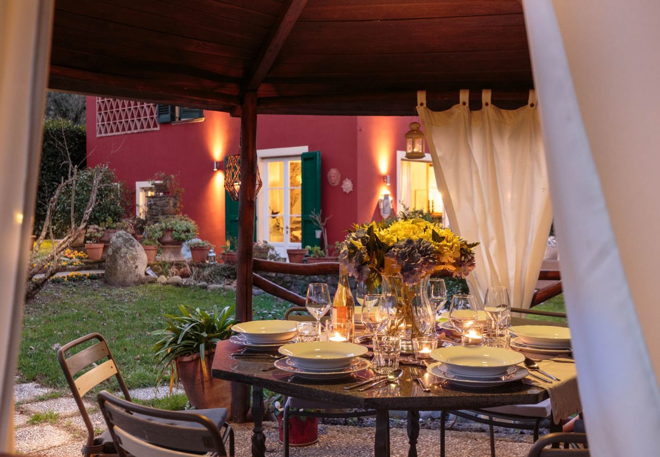 Villa a Capannori - VILLA CATIA Farmhouse. 3 Luxury Bedrooms, a Pool, a Jacuzzi and a Dream-Like Getaway Experience