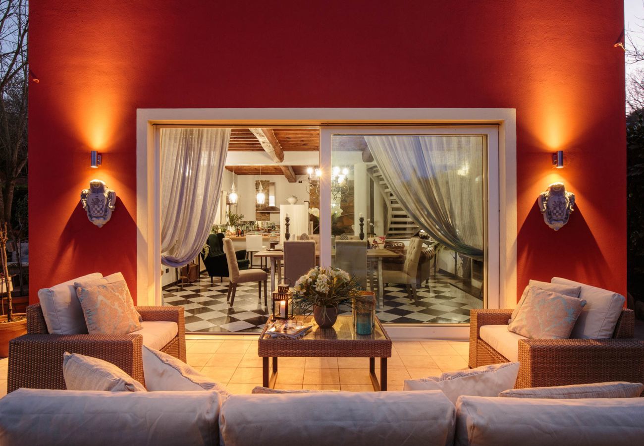Villa a Capannori - VILLA CATIA Farmhouse. 3 Luxury Bedrooms, a Pool, a Jacuzzi and a Dream-Like Getaway Experience