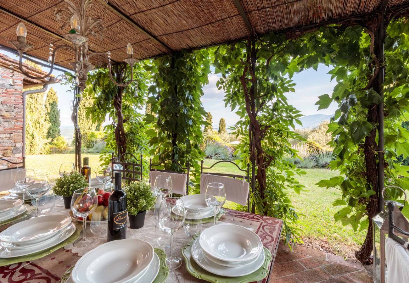Villa a Capannori - VILLA IL TINAIO Romantic Secluded Farmhouse with Private Pool