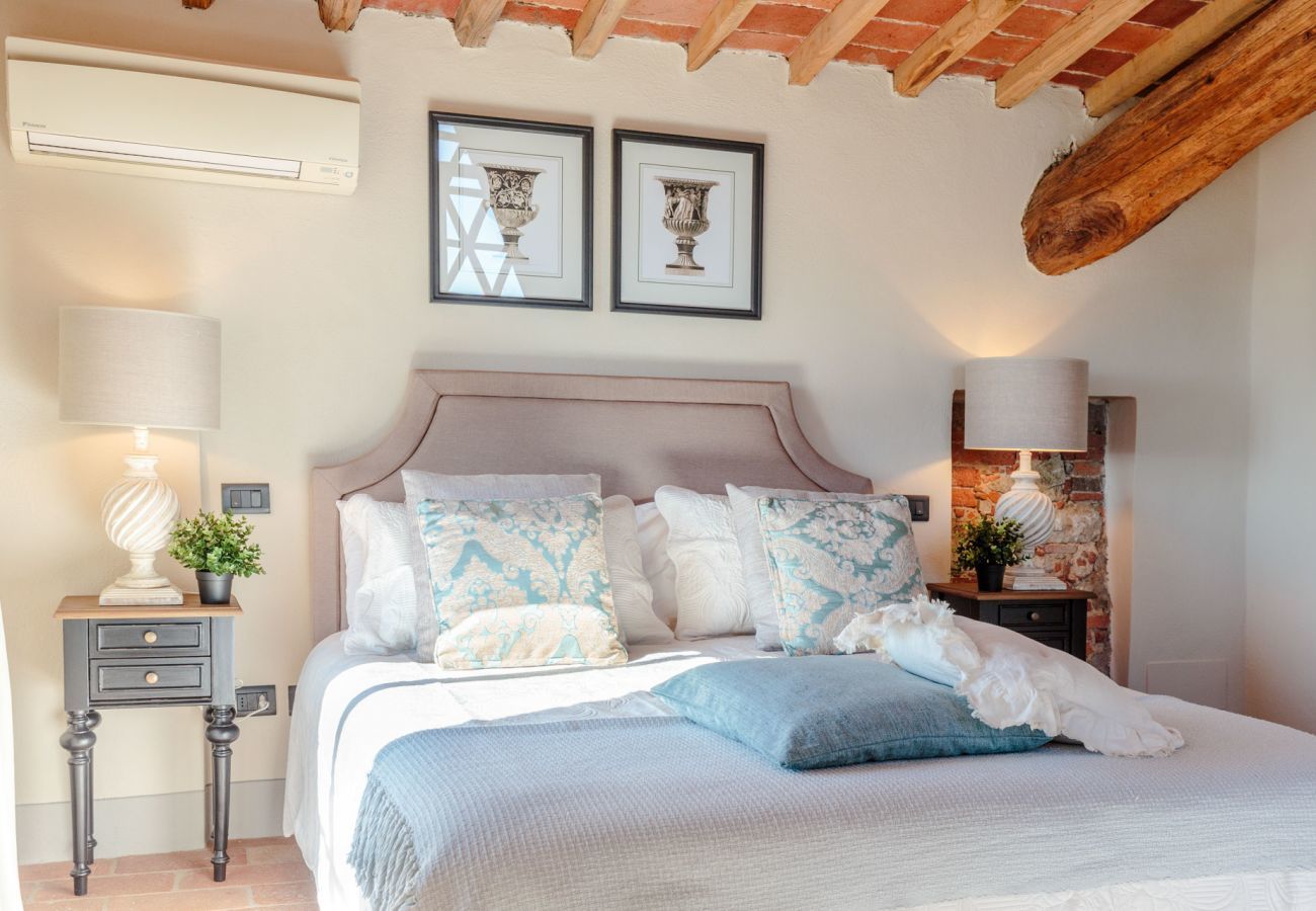 Villa a Capannori - VILLA IL TINAIO Romantic Secluded Farmhouse with Private Pool