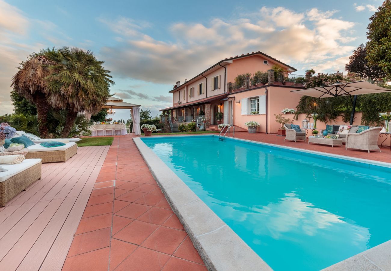 Villa a Segromigno in Monte - VILLA DANA, 4 bedrooms 4 bathrooms Retreat Villa with Private Swimming Pool and SPA