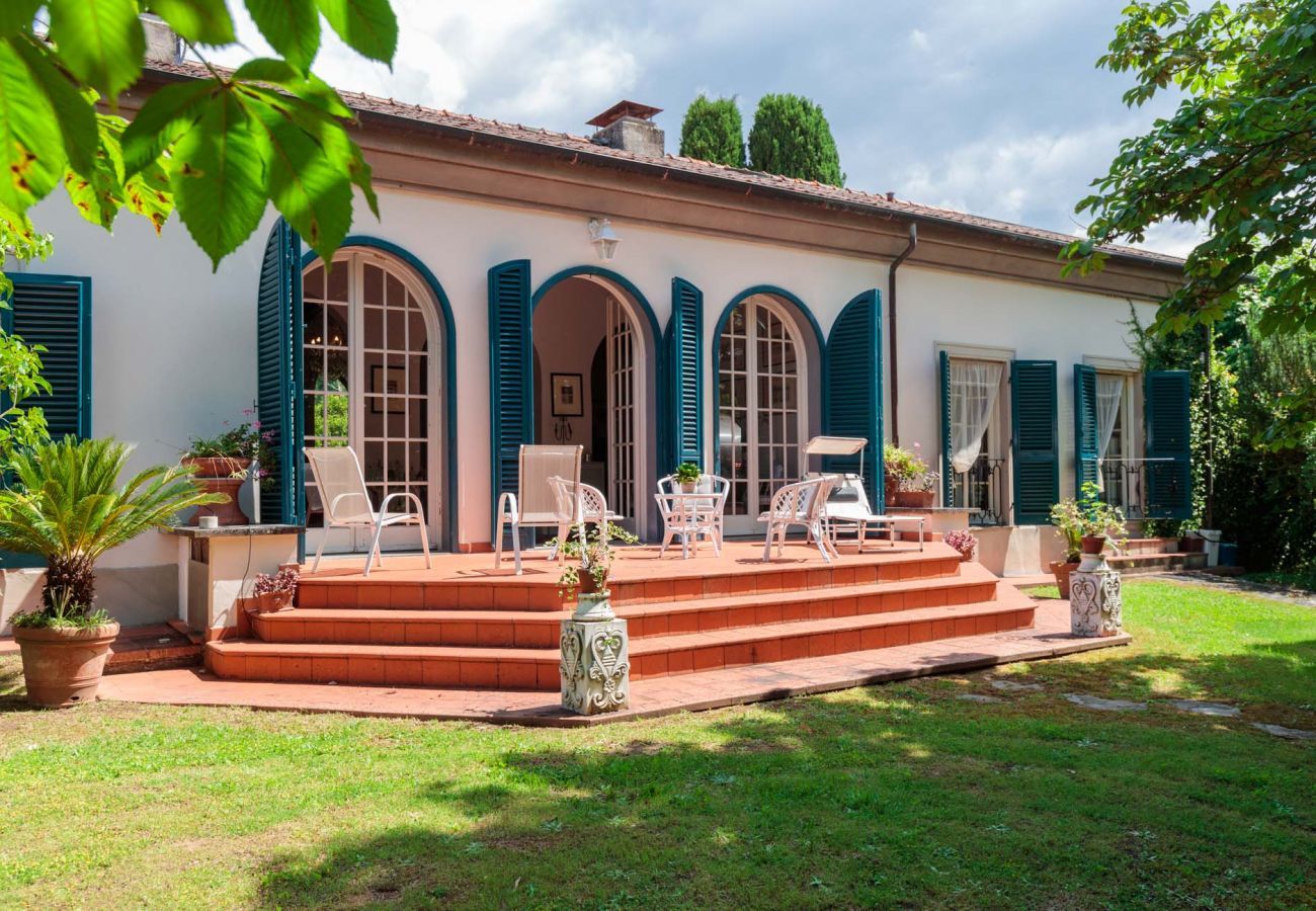 Villa a Capannori - VILLA MARCELLA an Happy Retreat with Magnificent Pool in Marlia by Lucca