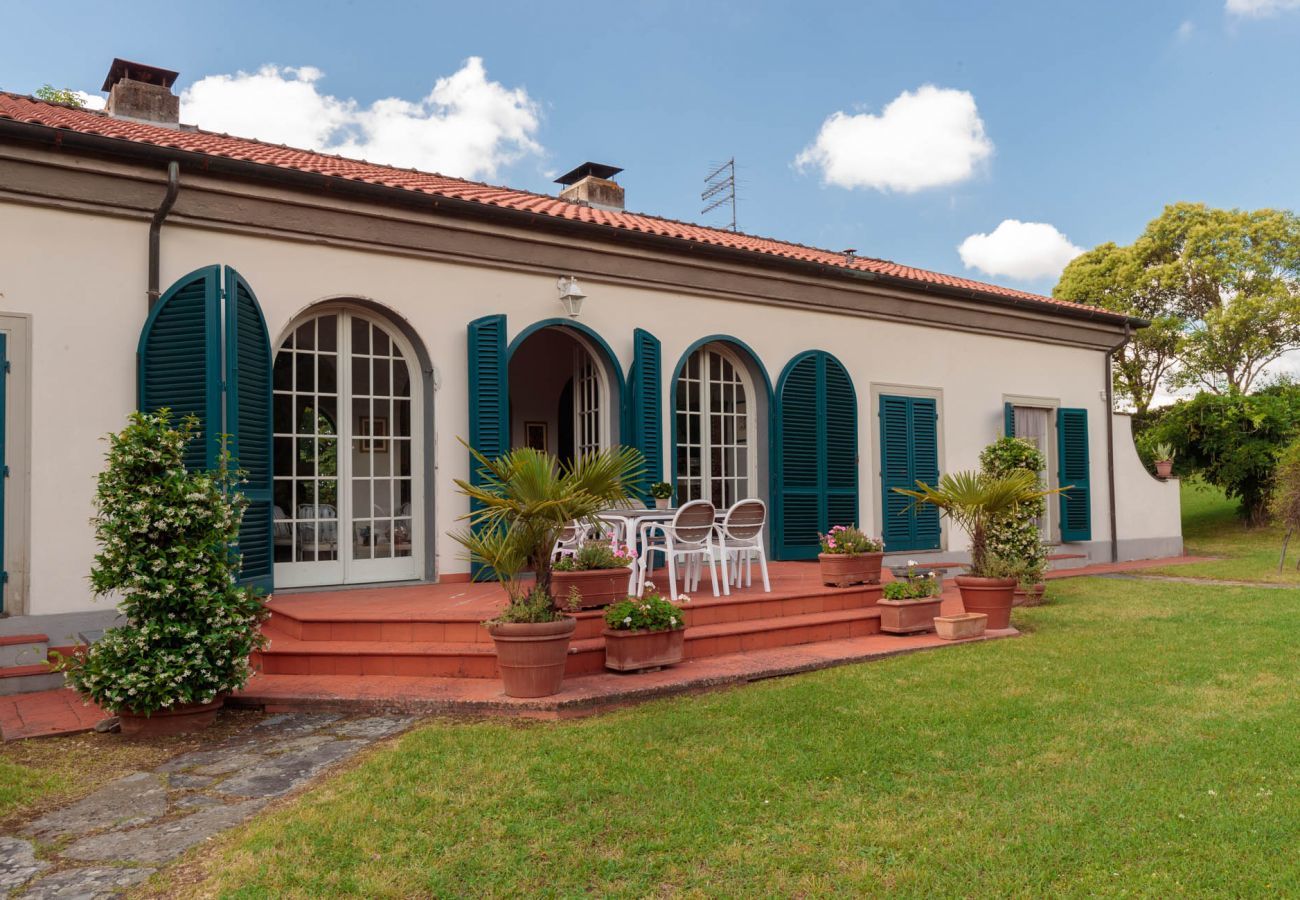 Villa a Capannori - VILLA MARCELLA an Happy Retreat with Magnificent Pool in Marlia by Lucca