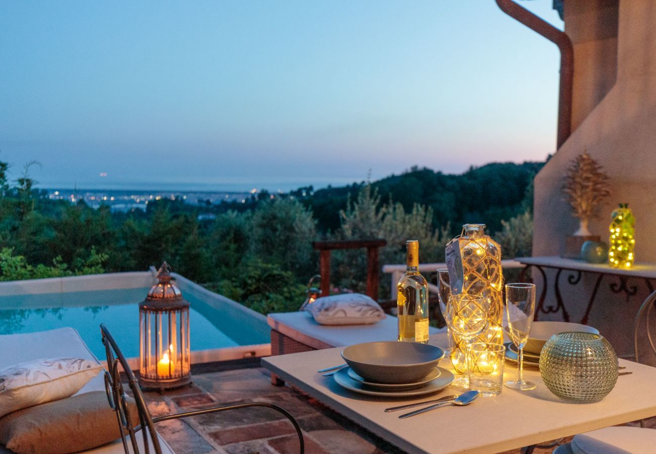 Villa a Montemagno - ALCOVA TOBINO, a Romantic Farmhouse with Private Pool and a Magnificent view over the Sea