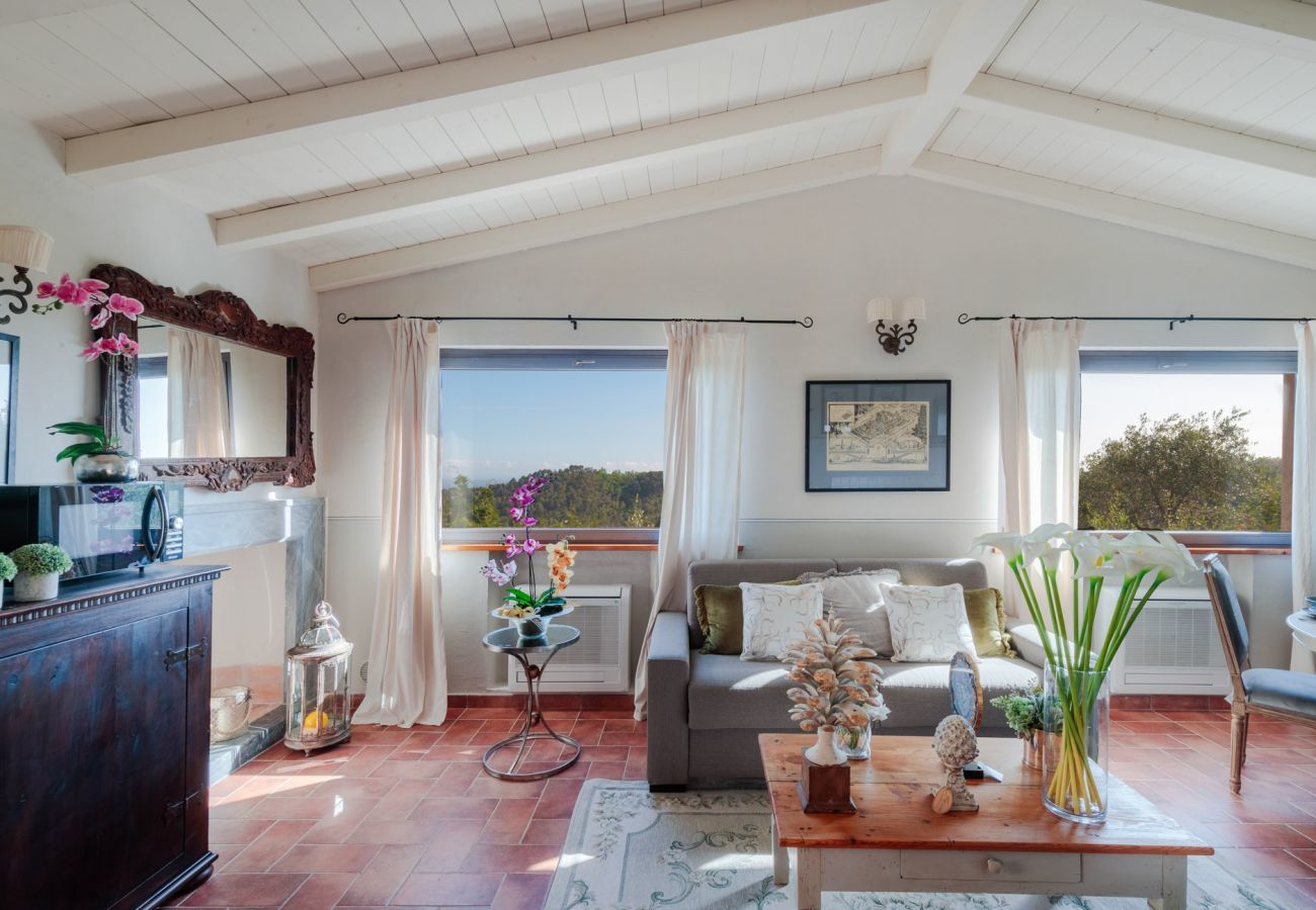 Villa a Montemagno - ALCOVA TOBINO, a Romantic Farmhouse with Private Pool and a Magnificent view over the Sea