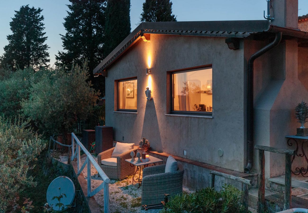 Villa a Montemagno - ALCOVA TOBINO, a Romantic Farmhouse with Private Pool and a Magnificent view over the Sea