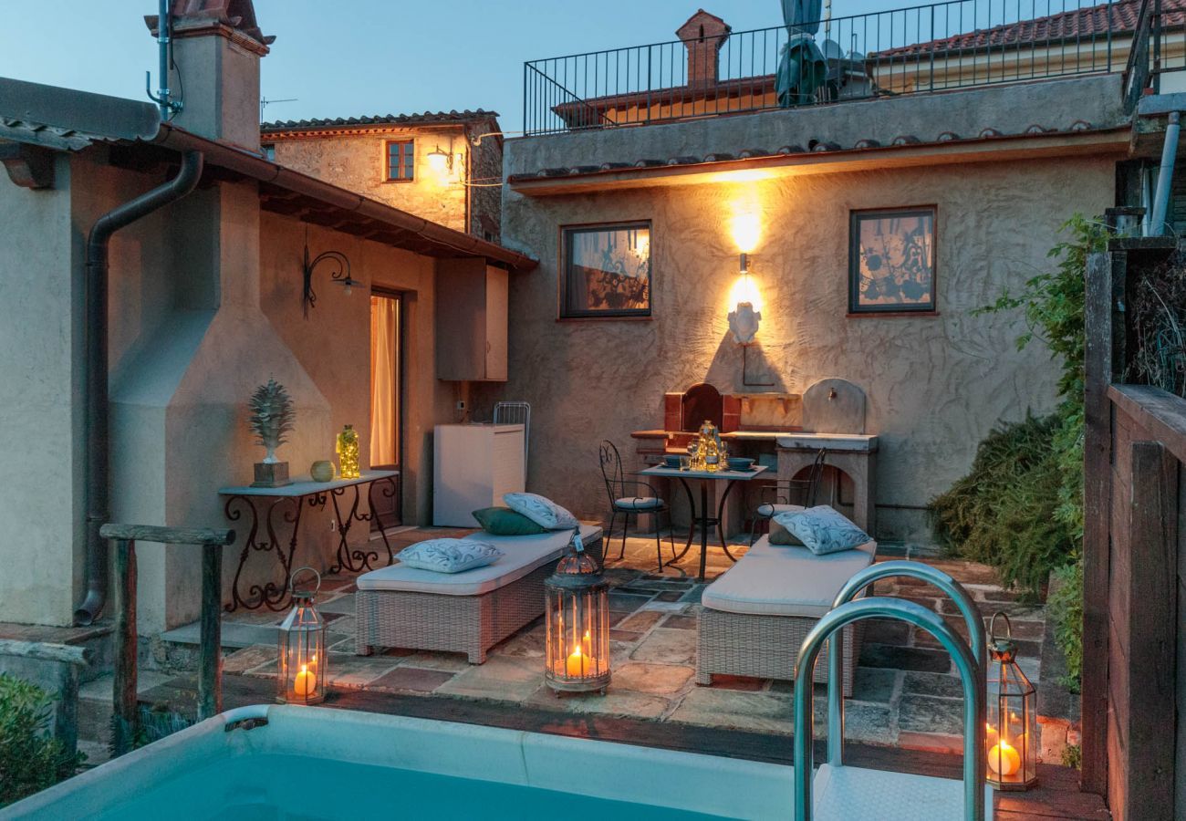 Villa a Montemagno - ALCOVA TOBINO, a Romantic Farmhouse with Private Pool and a Magnificent view over the Sea