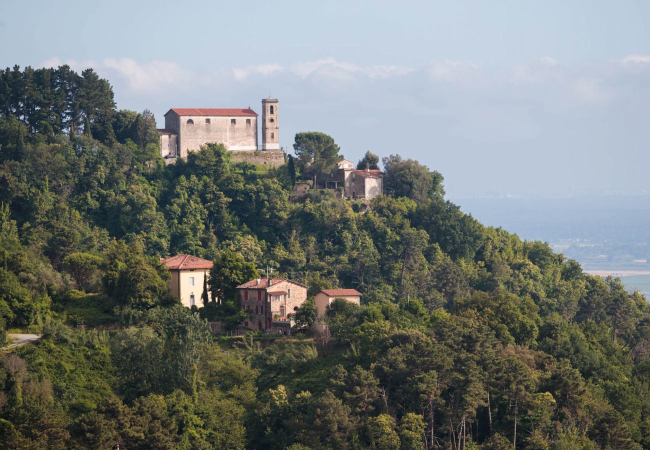 Villa a Montemagno - ALCOVA TOBINO, a Romantic Farmhouse with Private Pool and a Magnificent view over the Sea