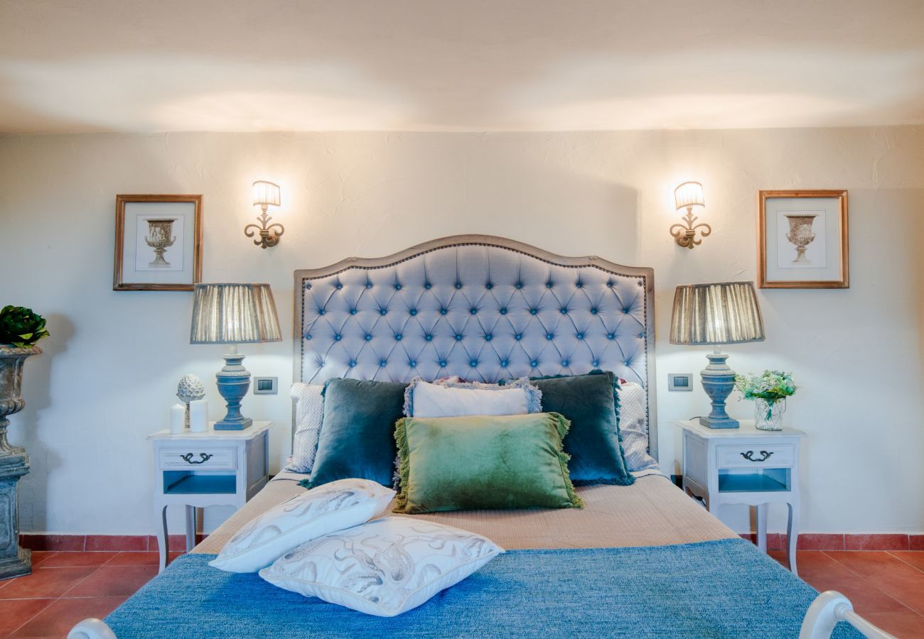 Villa a Montemagno - ALCOVA TOBINO, a Romantic Farmhouse with Private Pool and a Magnificent view over the Sea