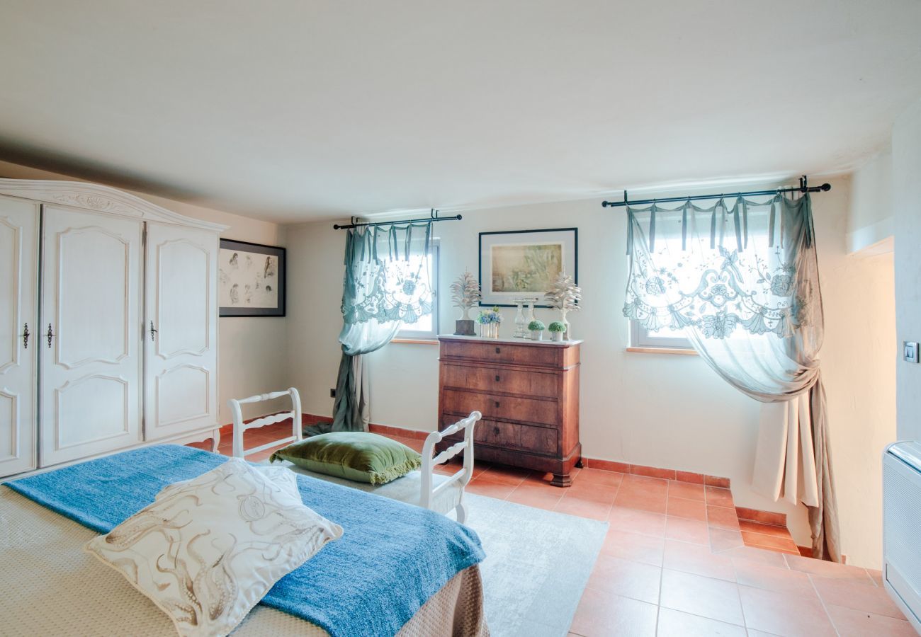 Villa a Montemagno - ALCOVA TOBINO, a Romantic Farmhouse with Private Pool and a Magnificent view over the Sea