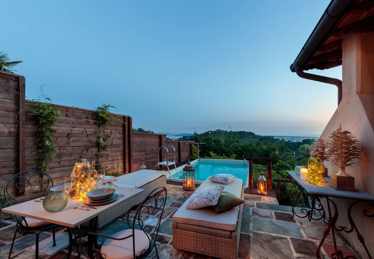 Villa a Montemagno - ALCOVA TOBINO, a Romantic Farmhouse with Private Pool and a Magnificent view over the Sea
