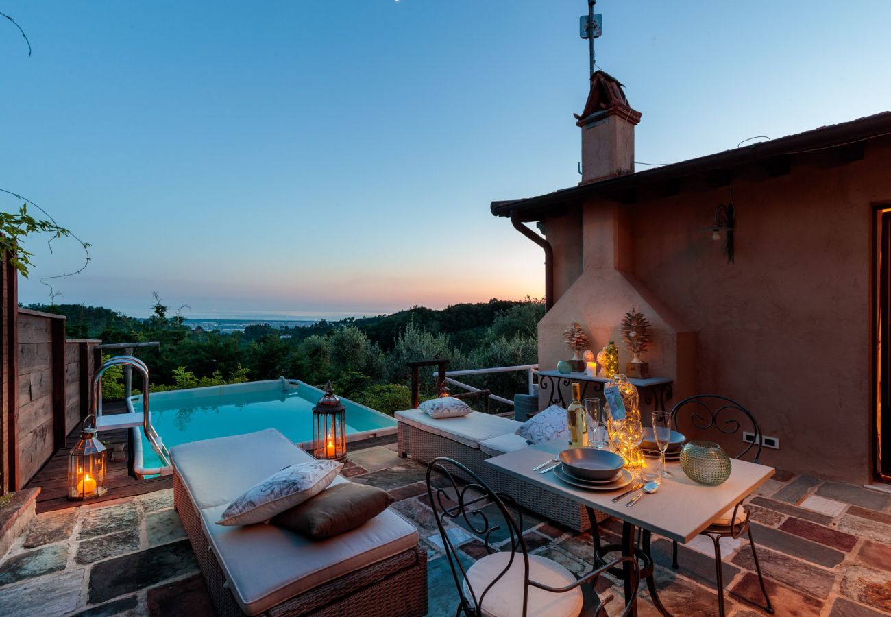 Villa a Montemagno - ALCOVA TOBINO, a Romantic Farmhouse with Private Pool and a Magnificent view over the Sea