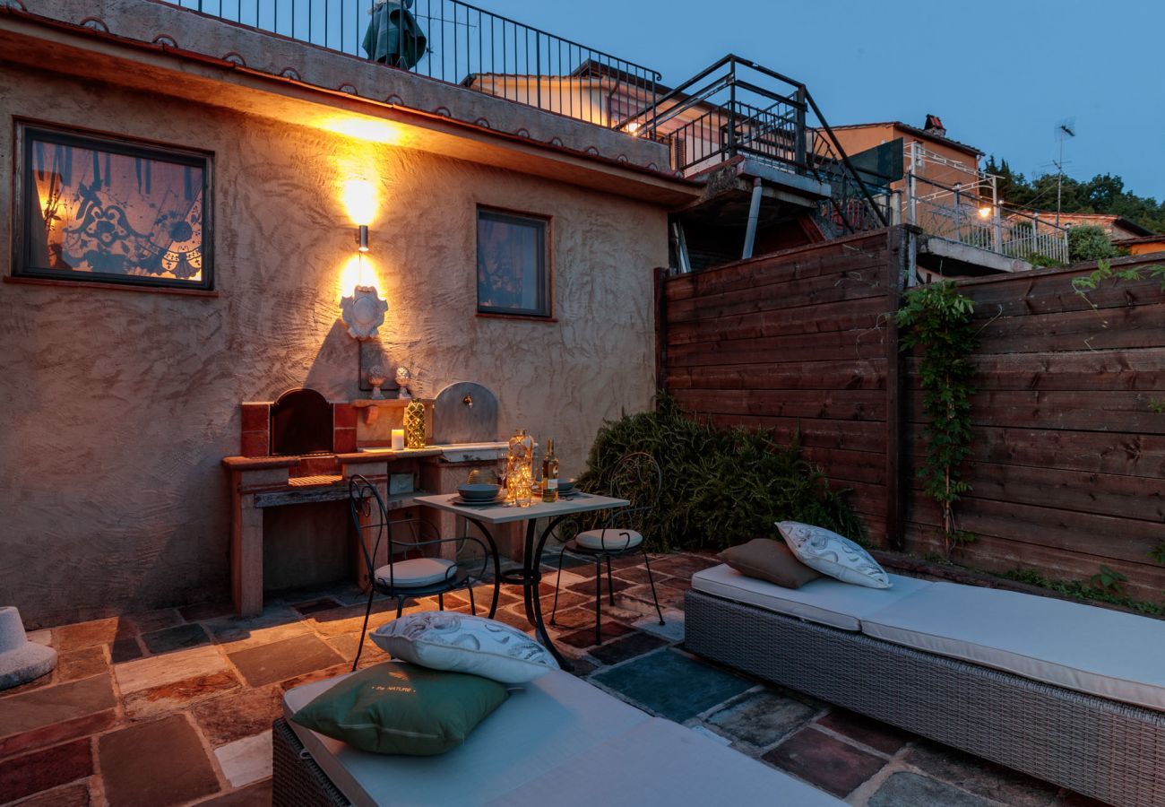 Villa a Montemagno - ALCOVA TOBINO, a Romantic Farmhouse with Private Pool and a Magnificent view over the Sea
