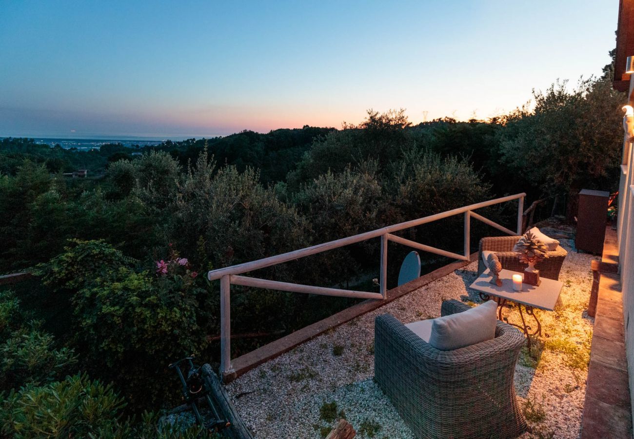 Villa a Montemagno - ALCOVA TOBINO, a Romantic Farmhouse with Private Pool and a Magnificent view over the Sea