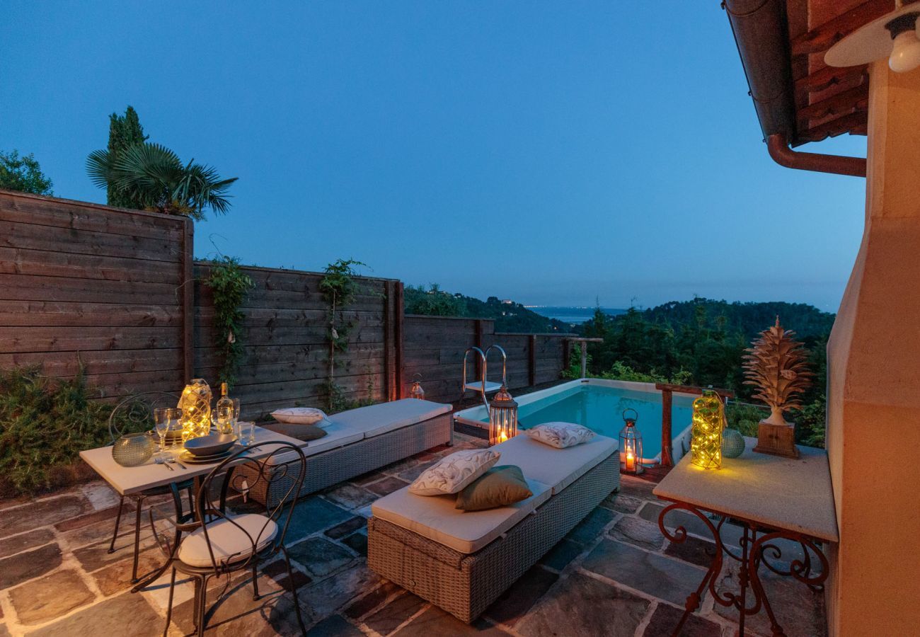 Villa a Montemagno - ALCOVA TOBINO, a Romantic Farmhouse with Private Pool and a Magnificent view over the Sea