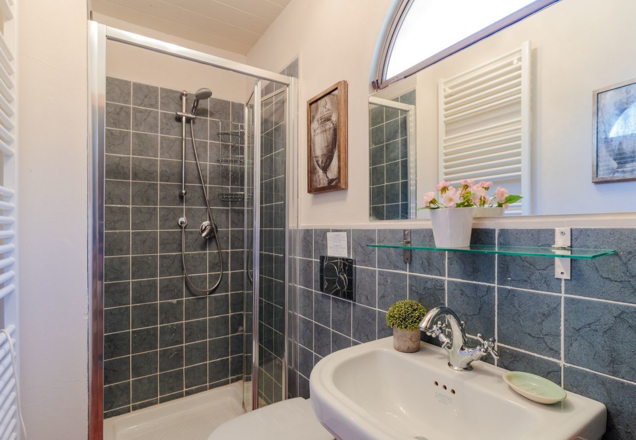 Villa a Montemagno - ALCOVA TOBINO, a Romantic Farmhouse with Private Pool and a Magnificent view over the Sea