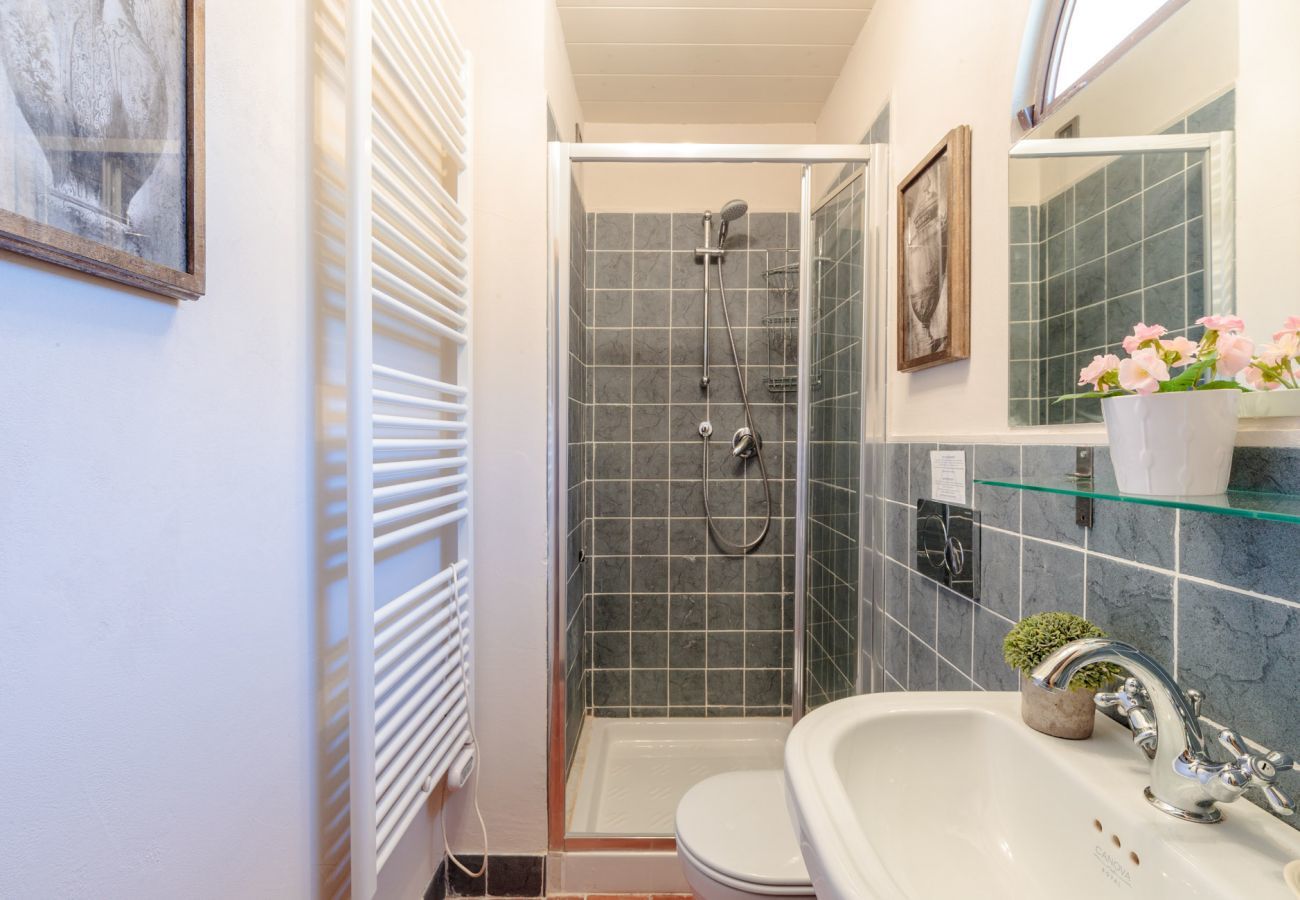 Villa a Montemagno - ALCOVA TOBINO, a Romantic Farmhouse with Private Pool and a Magnificent view over the Sea
