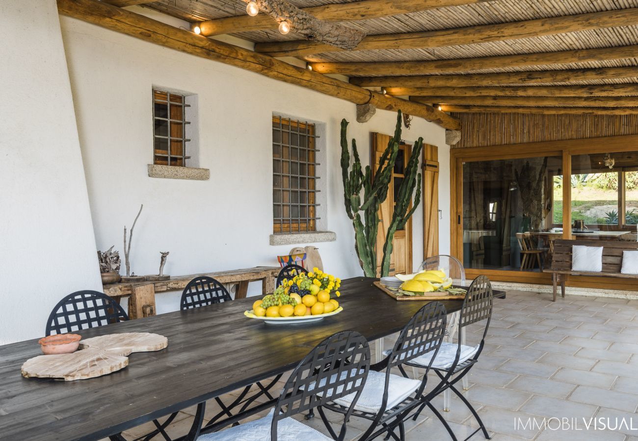Villa Relais - veranda arredata per cene all'aperto a Golfo Aranci