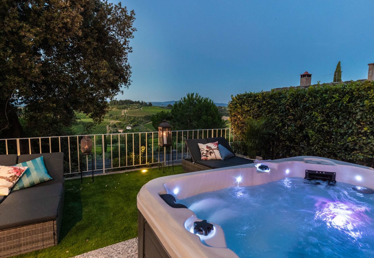 Villa a Marcialla - VILLA CHIANTI, your Secret 4 Bedrooms Retreat with View over the Vineyards in Marcialla