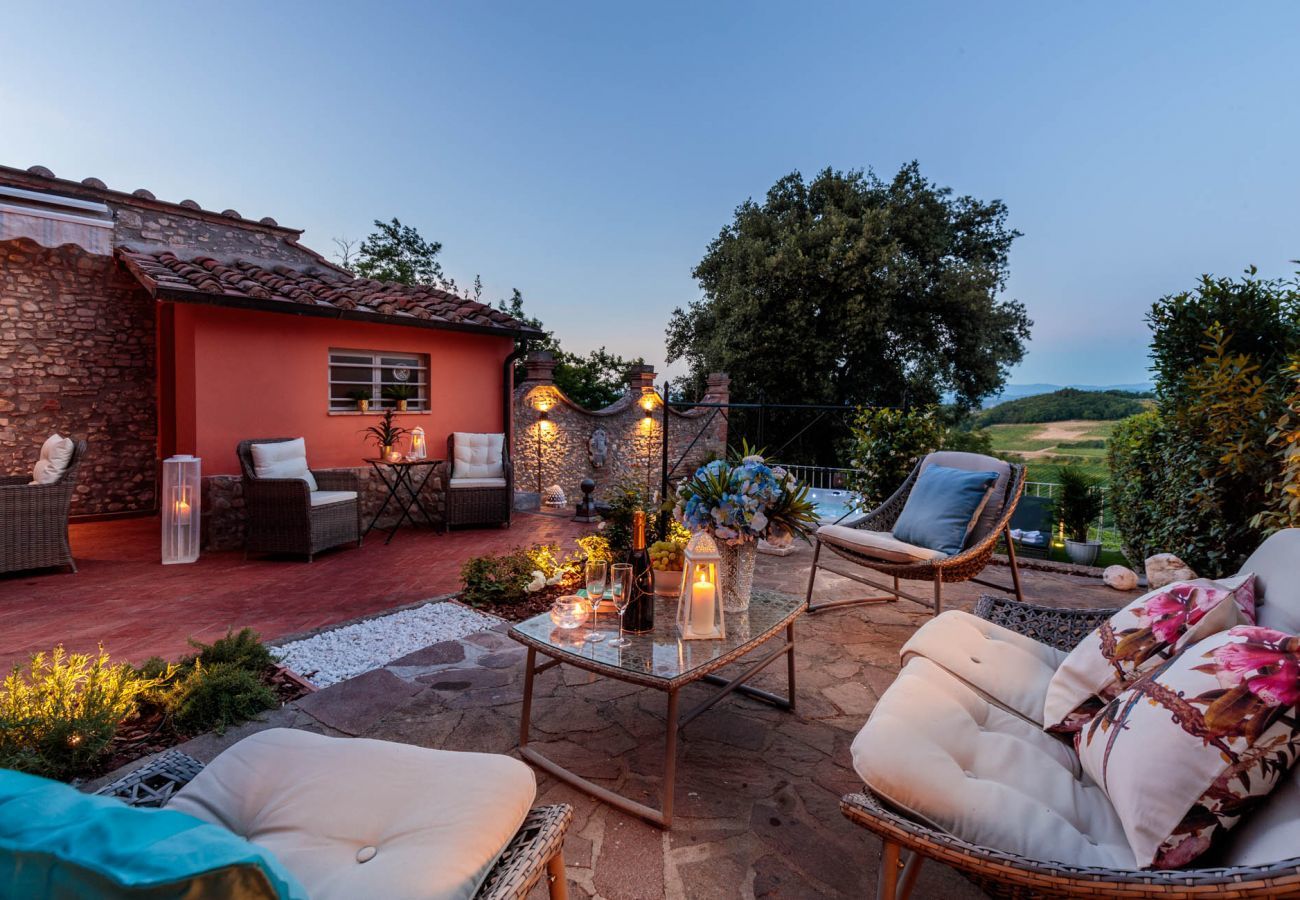 Villa a Marcialla - VILLA CHIANTI, your Secret 4 Bedrooms Retreat with View over the Vineyards in Marcialla