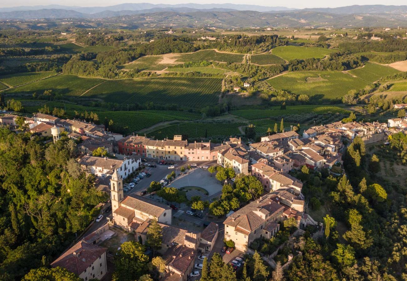 Villa a Marcialla - VILLA CHIANTI, your Secret 4 Bedrooms Retreat with View over the Vineyards in Marcialla