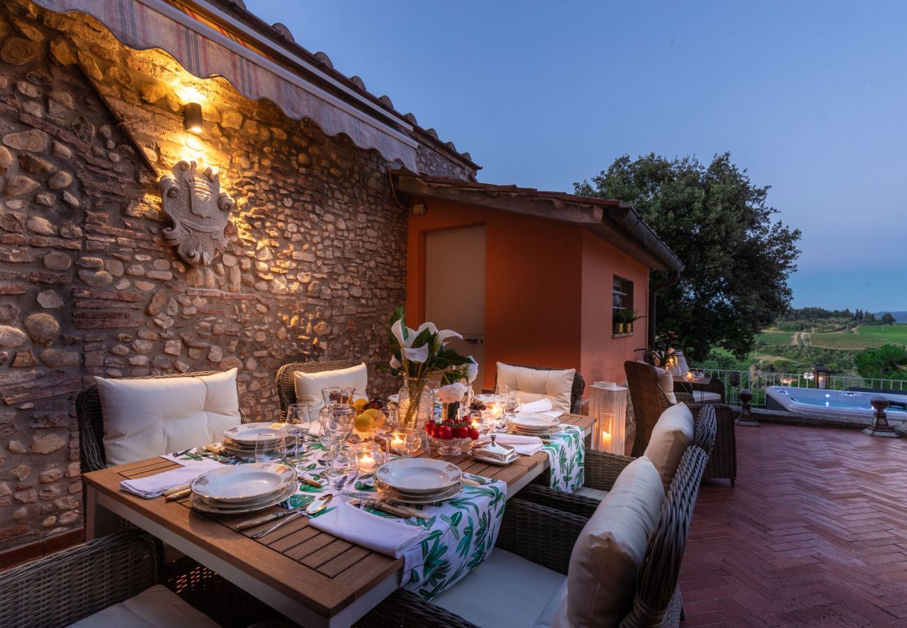 Villa a Marcialla - VILLA CHIANTI, your Secret 4 Bedrooms Retreat with View over the Vineyards in Marcialla