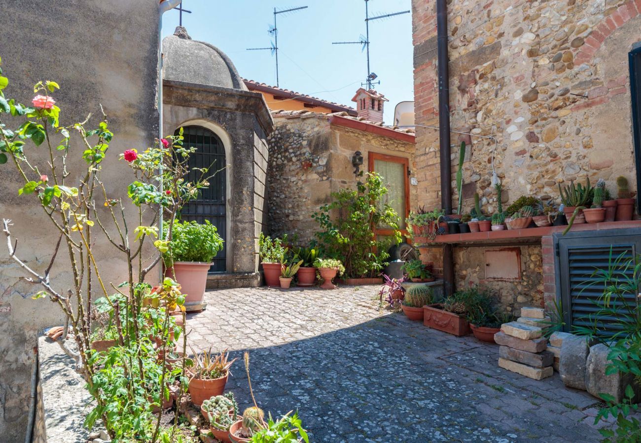 Villa a Marcialla - VILLA CHIANTI, your Secret 4 Bedrooms Retreat with View over the Vineyards in Marcialla