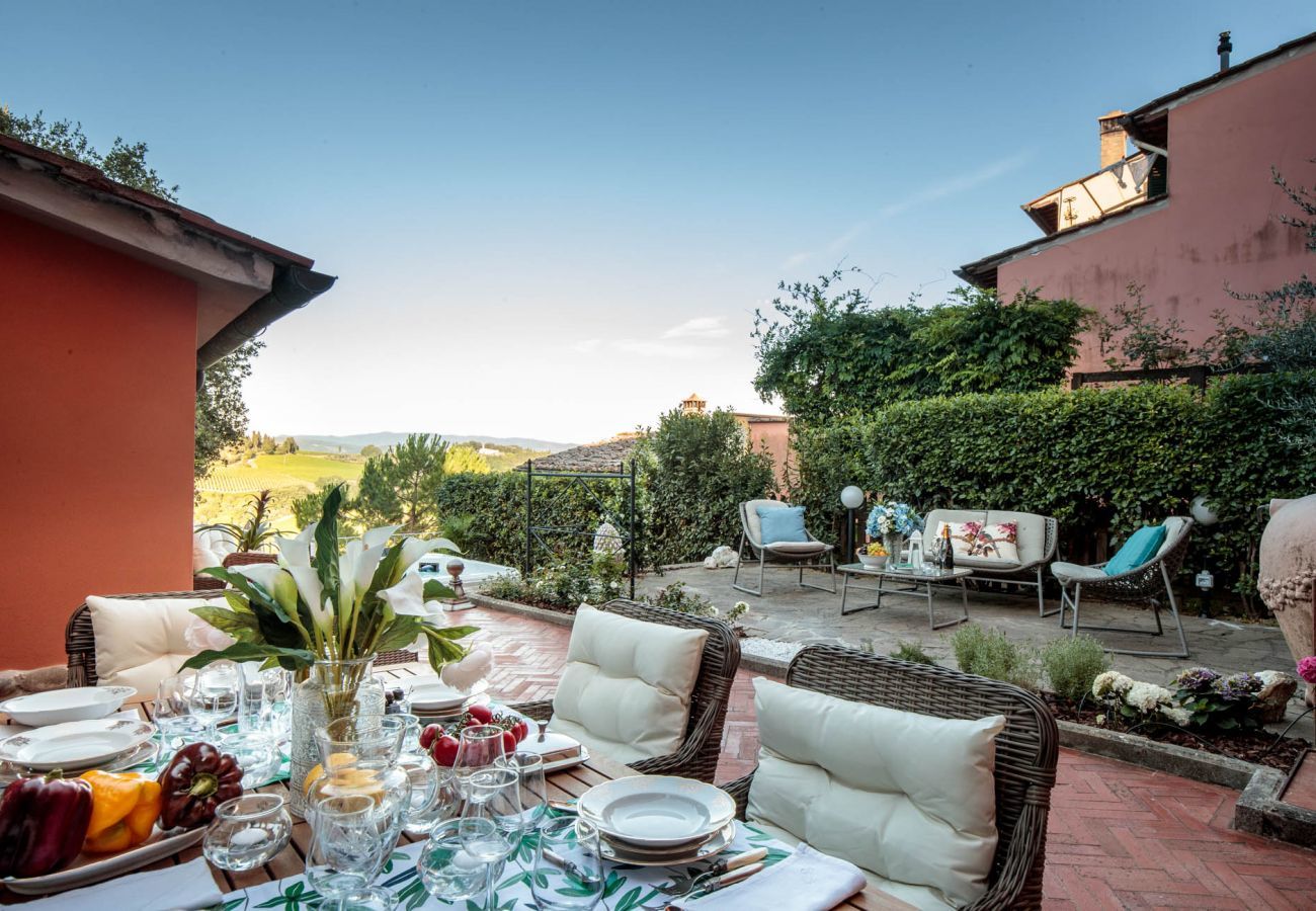 Villa a Marcialla - VILLA CHIANTI, your Secret 4 Bedrooms Retreat with View over the Vineyards in Marcialla